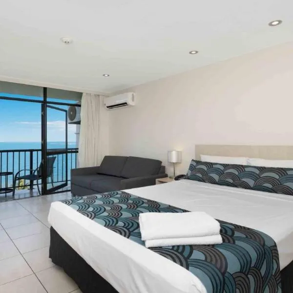 Studio 811 - Picturesque Beachfront Views，位于North Ward的酒店