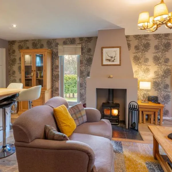 Abbey Holidays Loch Ness Luxury Self Catering 2 Bedroom Cottages，位于因弗莫里斯顿的酒店