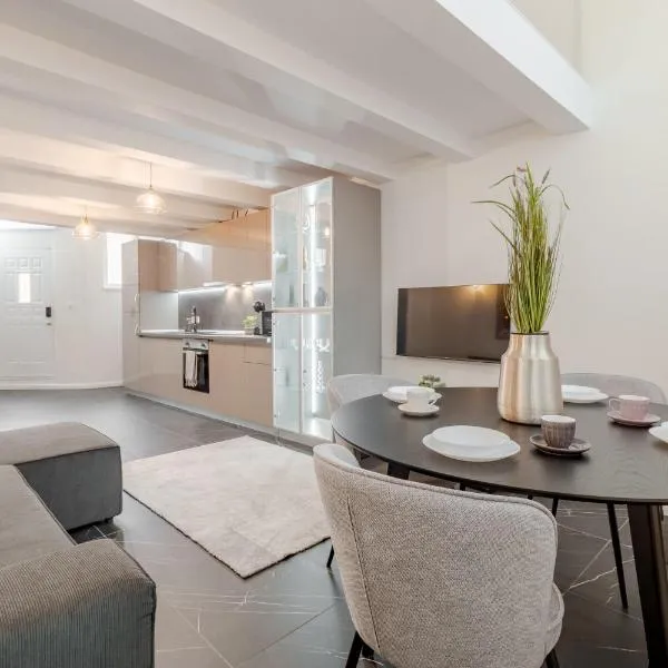 Apartament Ultra-Central Lux + Free Parking + Self Check-In，位于奥拉迪亚的酒店