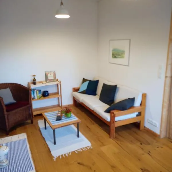 Gemütliches Schwalbennest, Resthof, Dachterrasse in Schaalseenähe，位于Sterley的酒店
