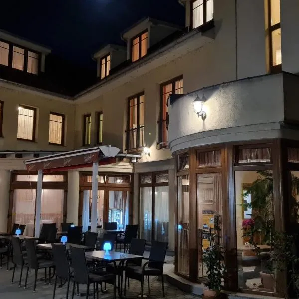 Hotel Patonai，位于Hidegség的酒店