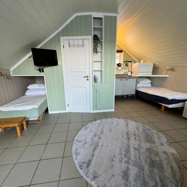 Midnattsol rom og hytter，位于Nordmela的酒店