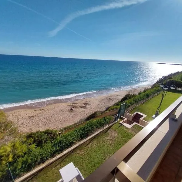 Playa Primera Linea Costa Dorada，位于科马鲁加的酒店