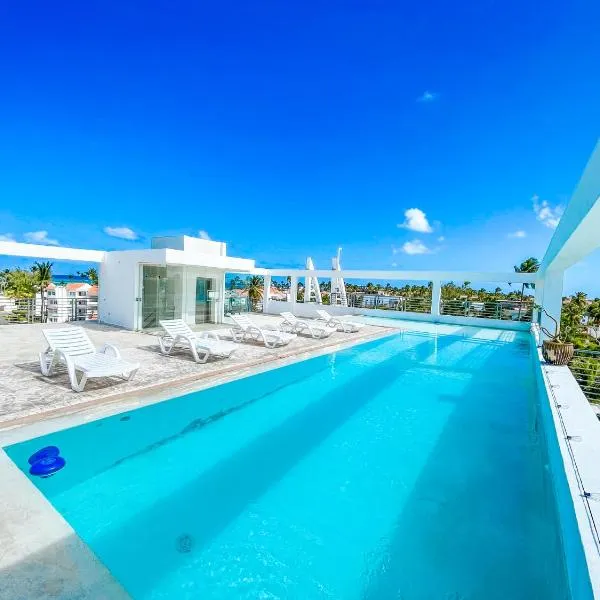 DUCASSI SUITE Sol Karibe SUITES STUDIOS TROPICANA Rooftop POOL WiFi Beach & SPA，位于蓬塔卡纳的酒店