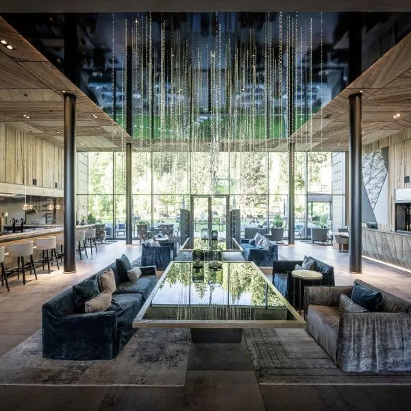 Alpine Spa Resort Viktoria，位于阿维兰奥的酒店