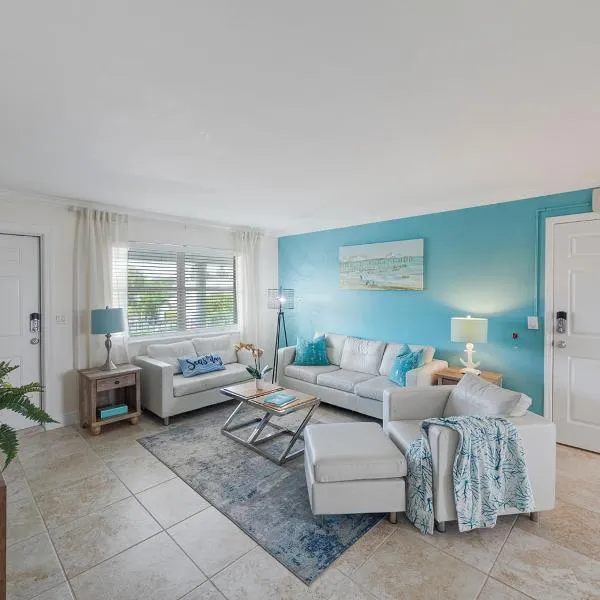 Bright and Sunny 2BR !!Close to Peanut Island!!，位于里维埃拉海滩的酒店