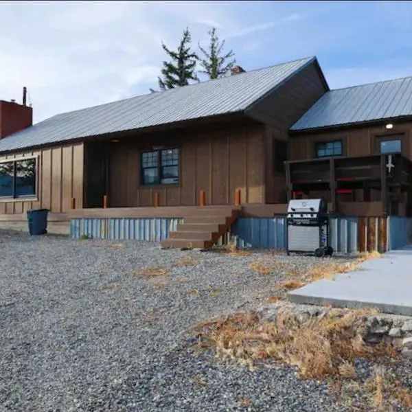 Sportsman Lodge Melrose MT，位于Melrose的酒店