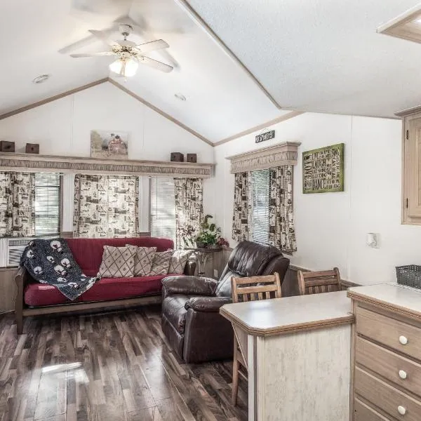 Rainbow Lake Cabin & RV Resort，位于鲁伊多索的酒店