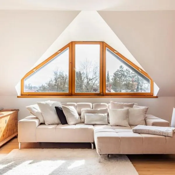 Spacious And Historic Villa With Bled Castle View，位于布莱德的酒店