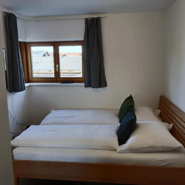 1 Zimmer Appartement nahe Gmunden Top2，位于Pinsdorf的酒店