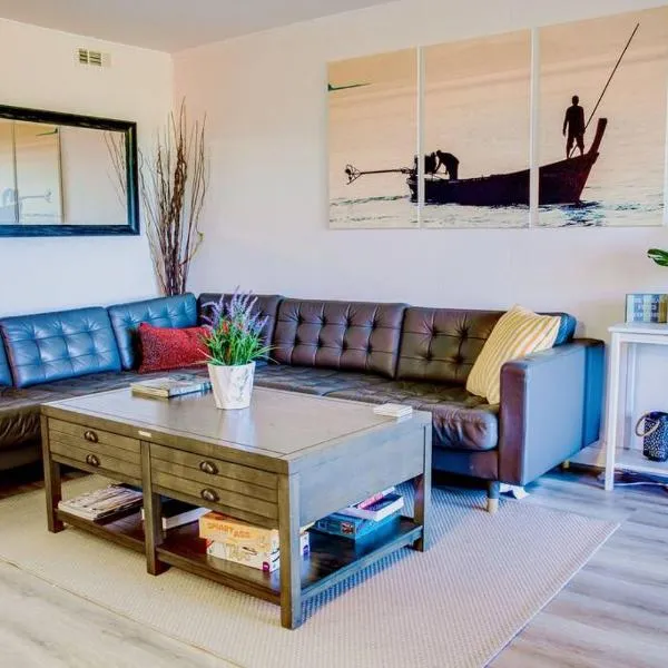 Bethany Ocean View Condo by the sea 1st of 2，位于欧申维尤的酒店