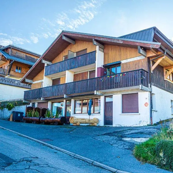 "Chez Muttie" At the heart of Thollon Resort between lake and mountain，位于托隆的酒店