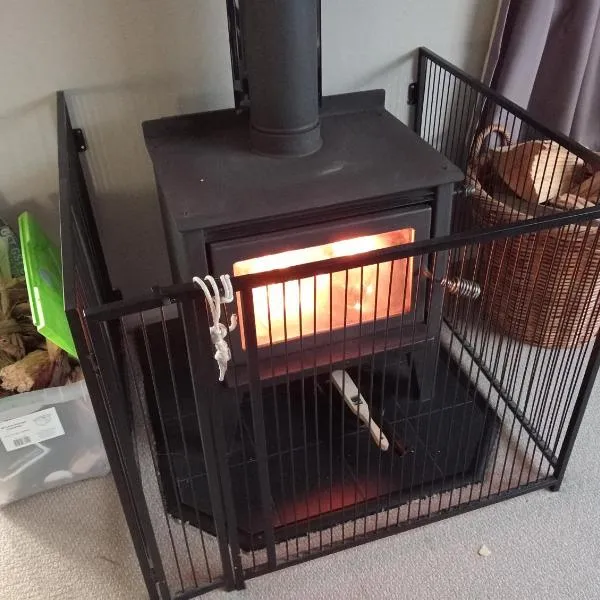 Cosy Kiwi bach Kid and Pet friendly Beach house，位于Otaki Beach的酒店