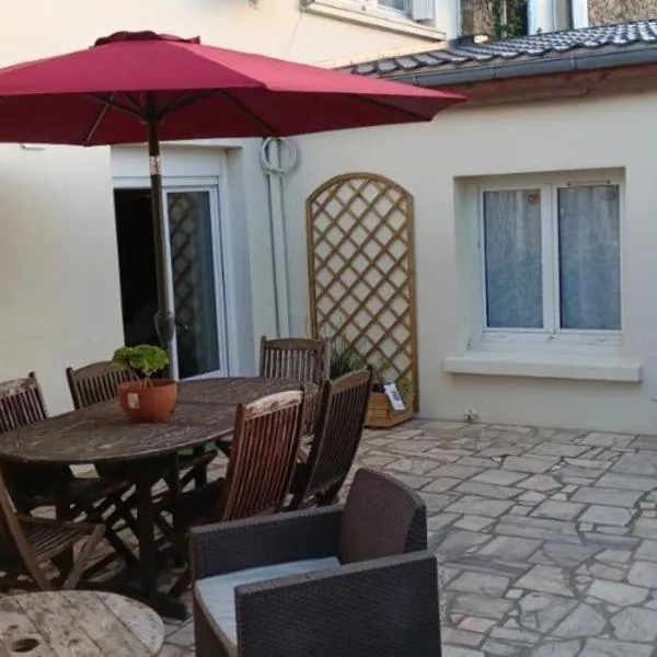 Grande maison conviviale à Flamanville avec jardin clos，位于弗拉芒维尔的酒店