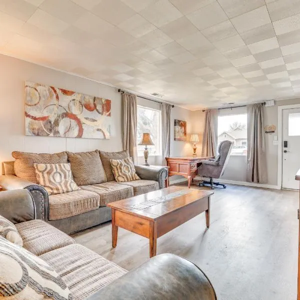 Family-Friendly Ontario Home in Central Location!，位于安大略的酒店