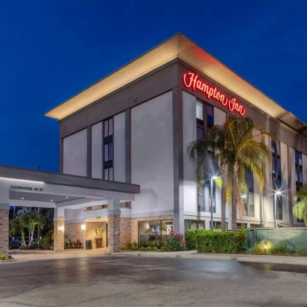 萨拉索塔I-75州际公路蜜蜂岭汉普顿酒店，位于Lake Sarasota的酒店
