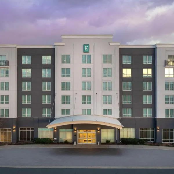Embassy Suites by Hilton Dulles North Loudoun，位于Potomac Falls的酒店