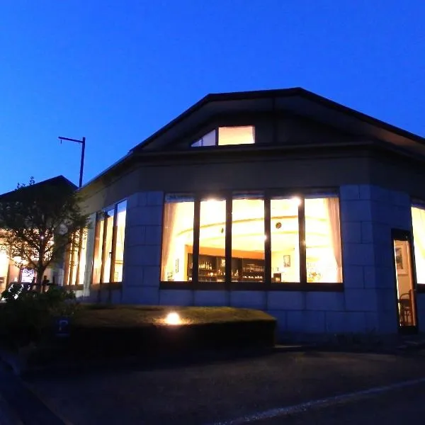 Forest Villa YUMESUZU the Closest Accommodation to the Metasequoia Tree-lined Avenue，位于高岛市的酒店