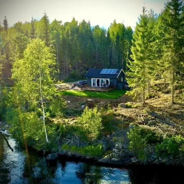 Water front scandinavian Forest View with no neighbors，位于Austmarka的酒店