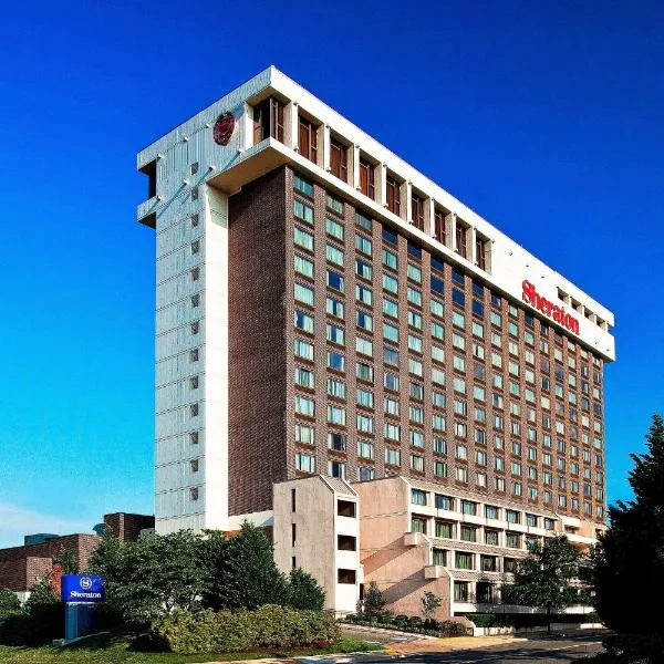 纳逊奈尔喜来登酒店，位于阿林顿的酒店