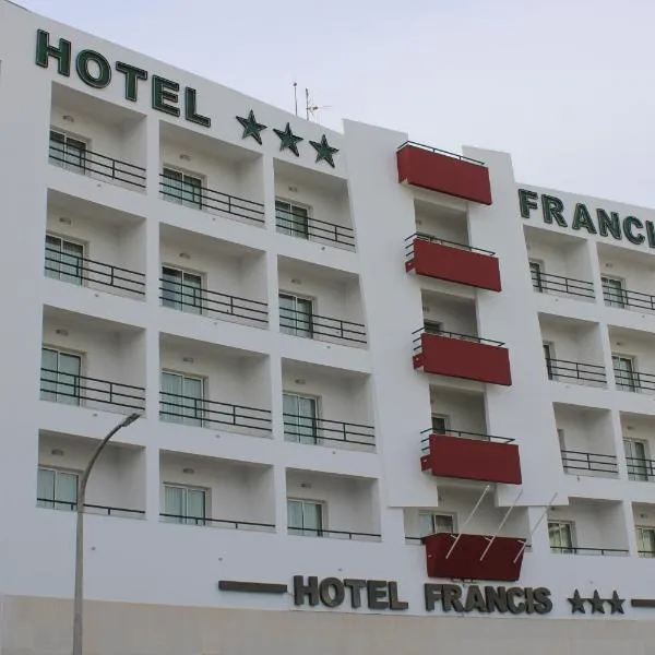 弗朗西斯酒店，位于Trigaches的酒店