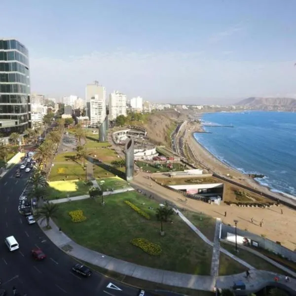 Oceanfront Miraflores Larcomar next to Marriott，位于利马的酒店