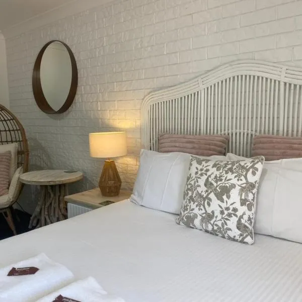 Beachmere Palms Motel，位于Beachmere的酒店
