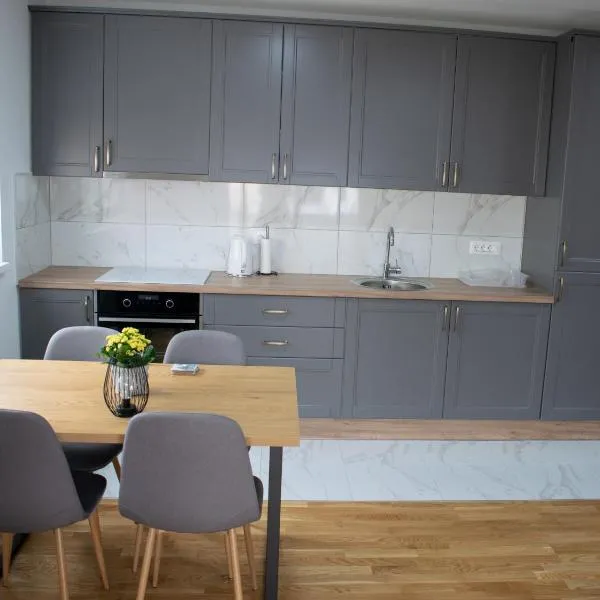 Apartman M & K - 70 m2-Petra Barbarića 14a，位于柳布什基的酒店
