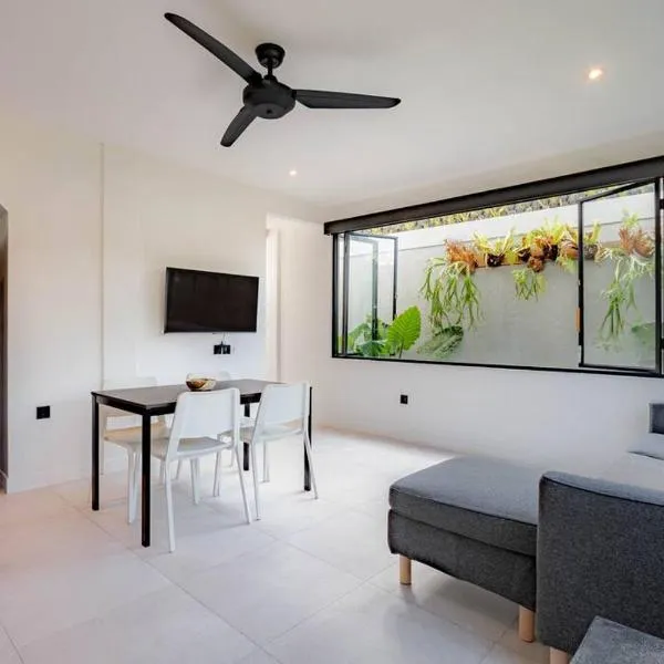 The Drupadi Apartments Town House LOLA，位于塞米亚克的酒店