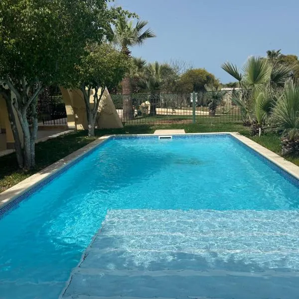 Penthouse cosy avec piscine privée，位于拉马萨的酒店