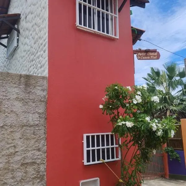 Pousada PETIT CHALET Canoa Quebrada，位于卡诺格布拉达的酒店