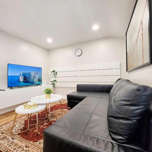 The Serene Haven Modern 2 Queen Bed Full Apartment，位于圣凯瑟琳市的酒店