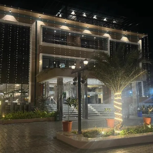 The Pavilion Park Resort，位于Mālegaon的酒店