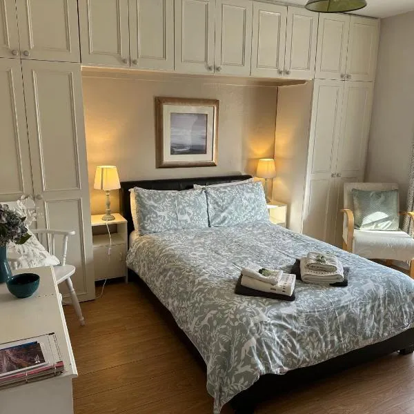 Marine Villa B&B，位于Dundrum的酒店