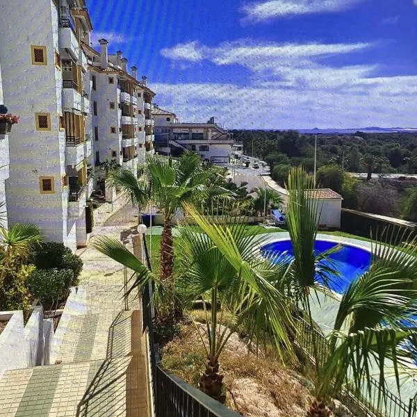 Spacious 2 bedroom apartment in Lomas De Campoamor, La Fuente, Orihuela Costa，位于奥里韦拉斯科斯塔的酒店