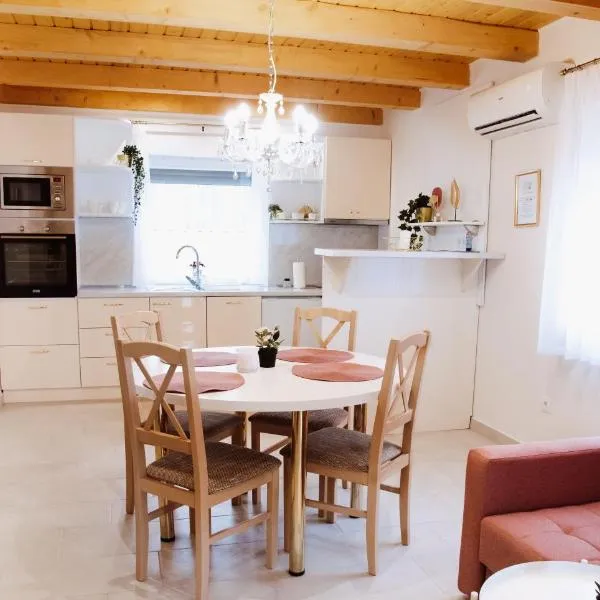 Vízitündér Pihenőpark Apartmanok，位于乌哈特亚的酒店