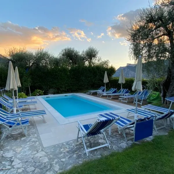 Villa Gaia appartamenti con piscina Seeblick，位于马尔切西内的酒店