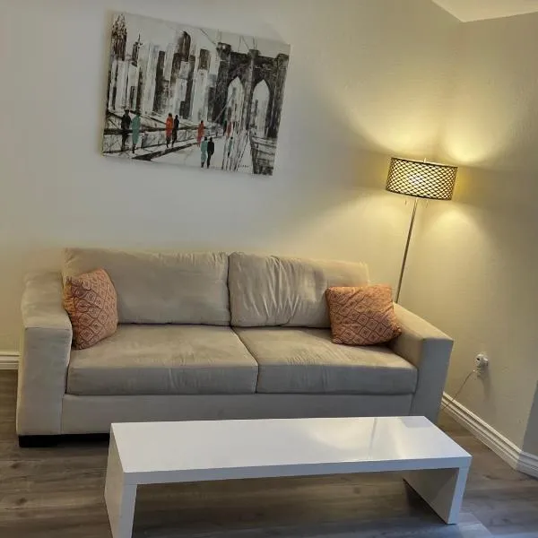 2bedroom & 1bath home near Universal Studio & Hollywood，位于范奈斯的酒店