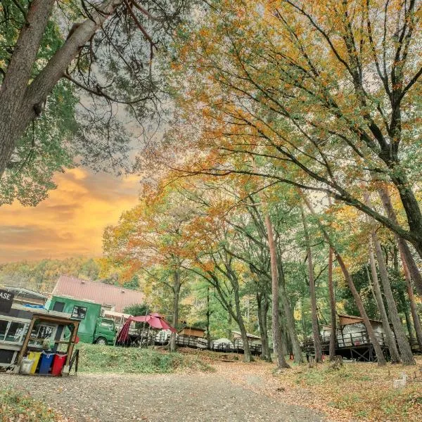 Nagano GLAMPINGBASE enCamp，位于盐尻市的酒店