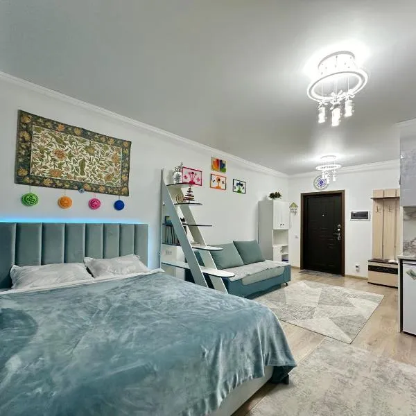 Raduga West 'Azure' Apartment，位于Chyrpykty的酒店