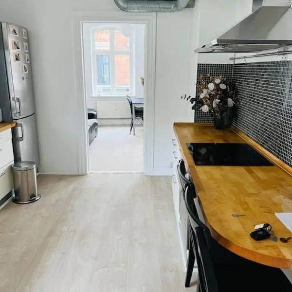 Lovely 1-bedroom condo in Aarhus C，位于奥胡斯的酒店