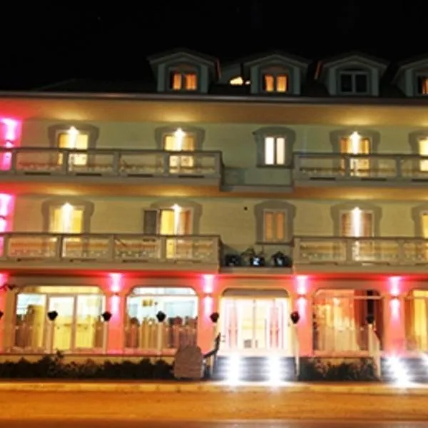 乌纳努欧瓦斯特拉达皇宫酒店，位于Serra dʼAiello的酒店