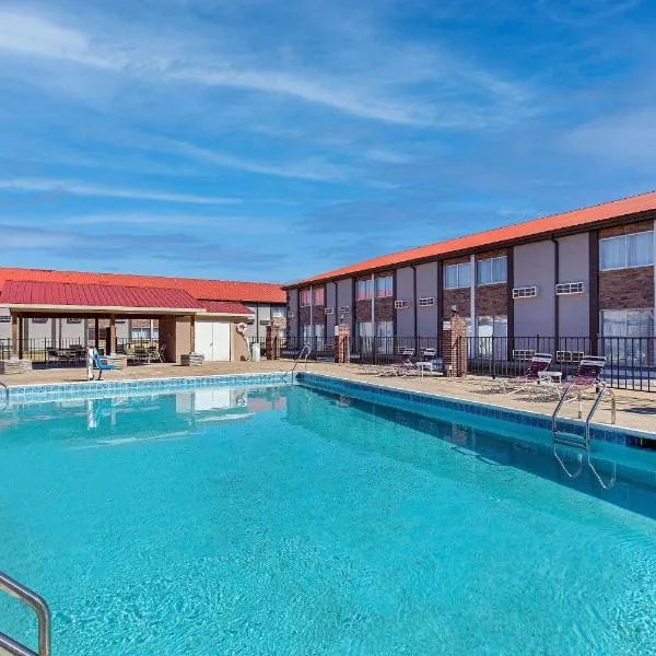 KY保龄格林华美达酒店，位于博林格林的酒店