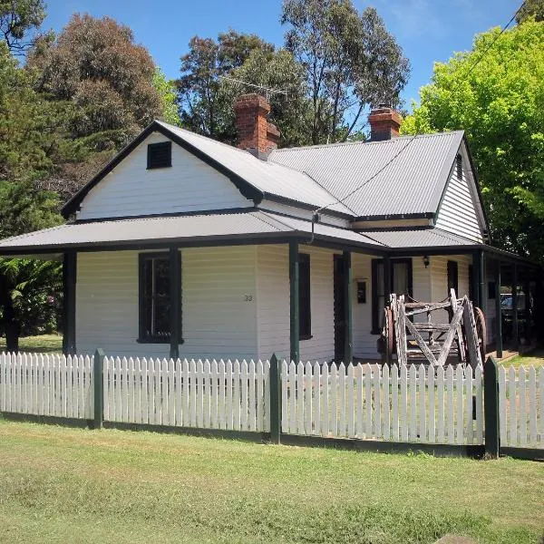 Lynden Cottage - built 1884 in the heart of town，位于Trentham的酒店