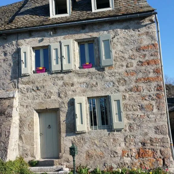 L'AUBRIETE，位于Recoules-dʼAubrac的酒店