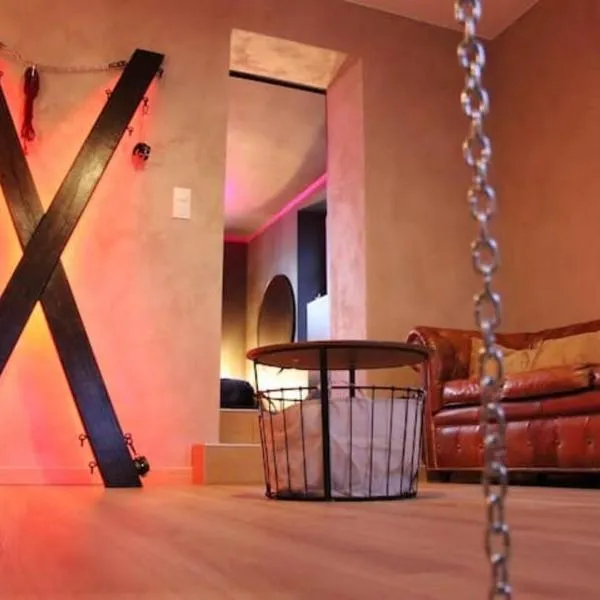 Les Secrets du Château - Love Room，位于Lichtenberg的酒店