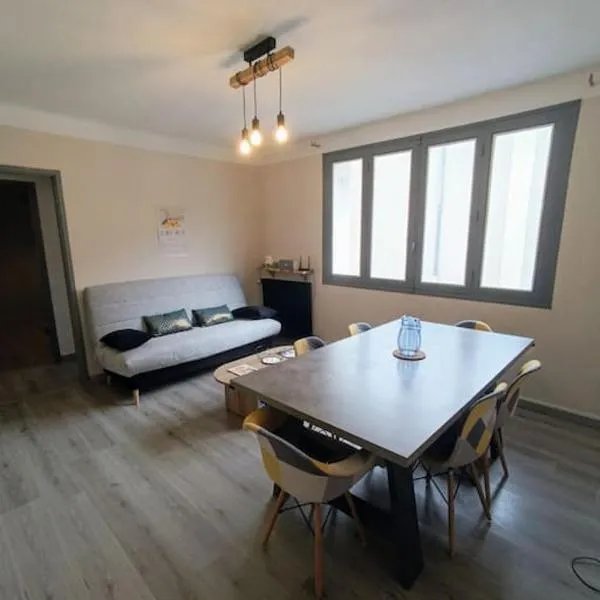 Appartement les Arènes à 10 minutes à pied de la Gare et Parking en supplément，位于尼姆的酒店