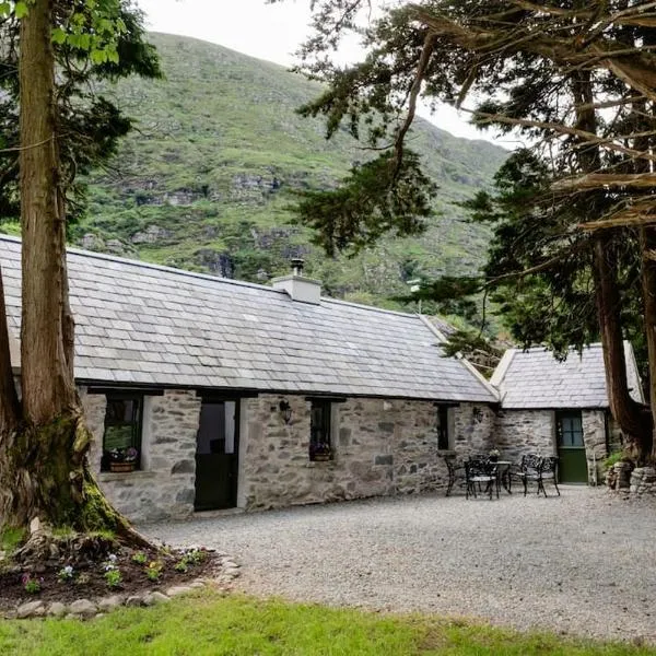 Gap of Dunloe Shepherd's Cottage，位于Curranes的酒店