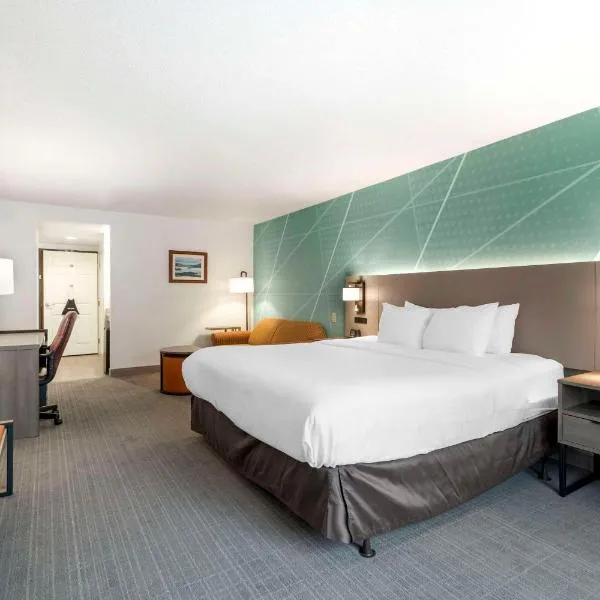 Comfort Inn & Suites，位于乔治湖的酒店
