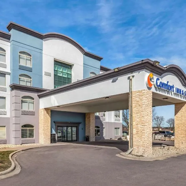 Comfort Inn & Suites，位于Stoughton的酒店